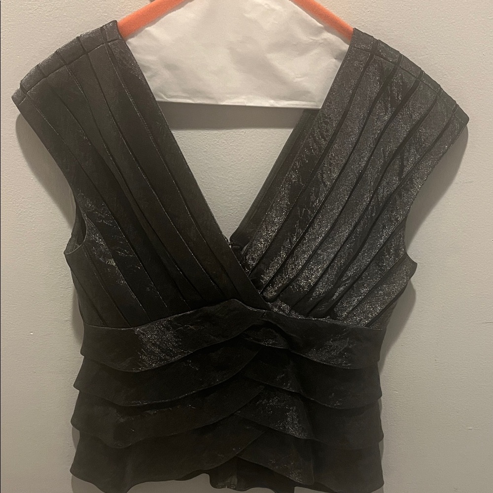 Adrianna Papell Shimmering Black Sleeveless Blouse in gold & gray